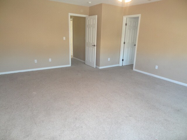 Building Photo - Huge home in Elk Grove