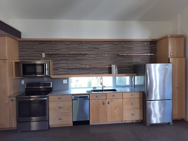 Kitchen - 16261 SE Sun Ave