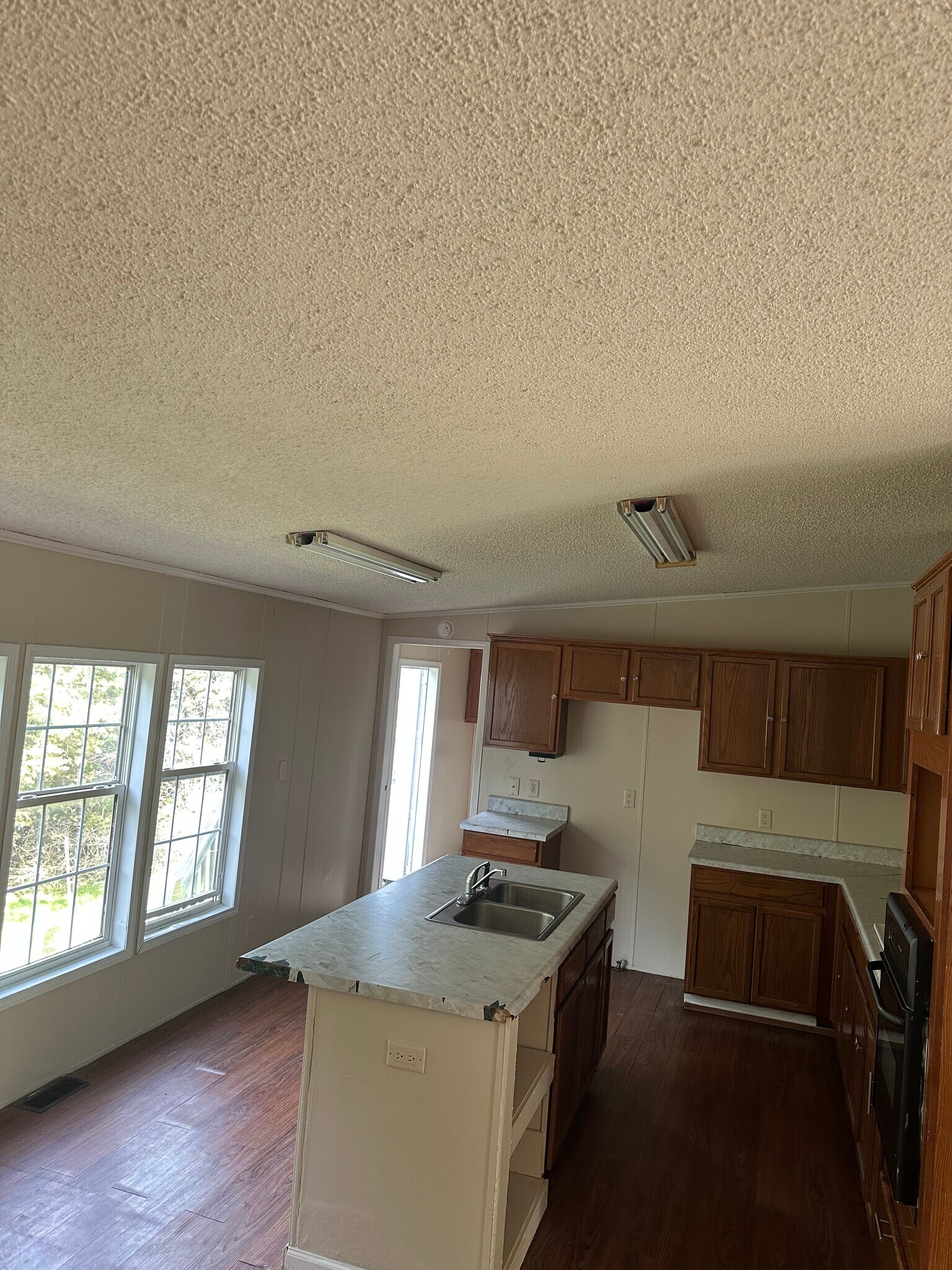 Building Photo - 13 Retama Dr