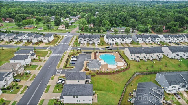 Building Photo - 1413 Old Rivers Rd