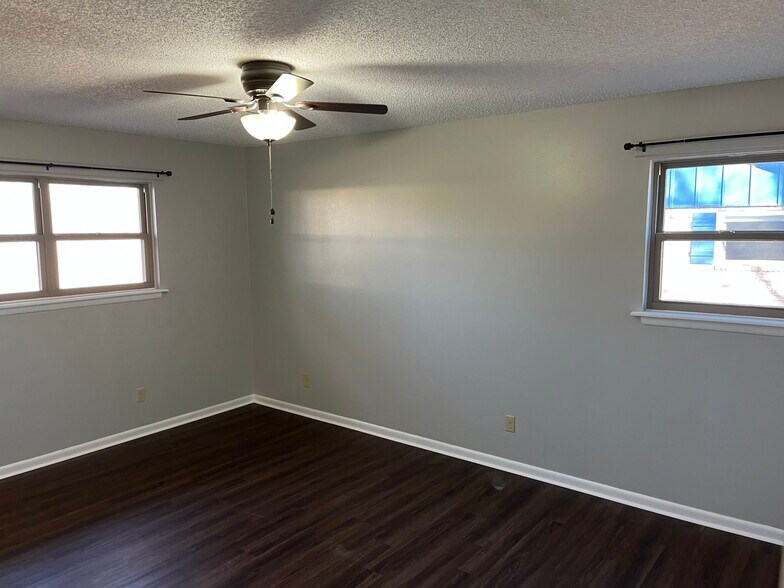 Master Bedroom - 215 Magnolia Rd