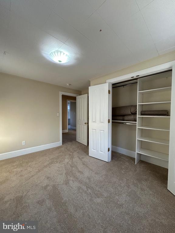 Building Photo - 424 Center St