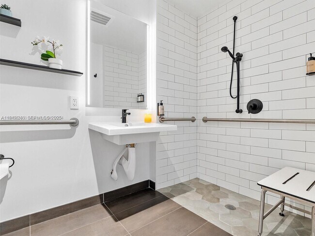 Building Photo - 398 NE 5th St