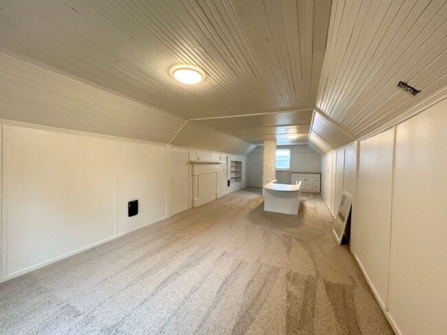 Building Photo - 231 NE 4th Ave