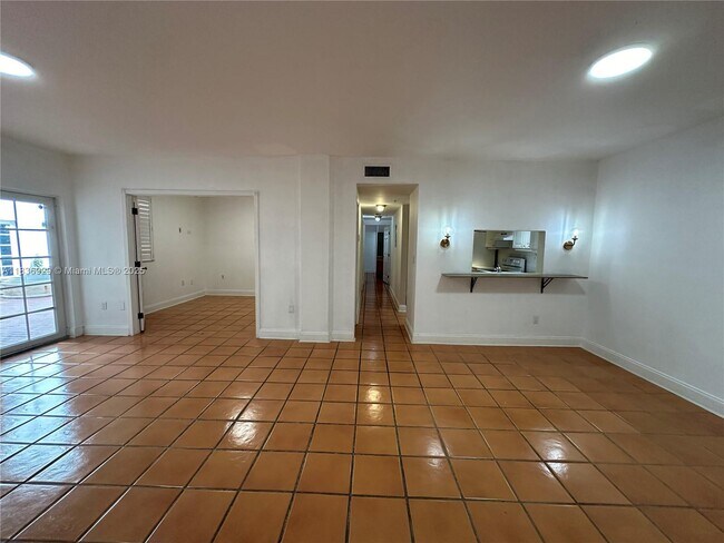 Building Photo - 323 Navarre Ave