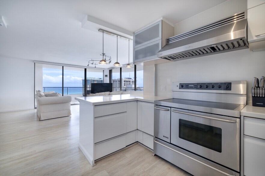 Prepare meals with an ocean view - 1910 Ala Moana Blvd