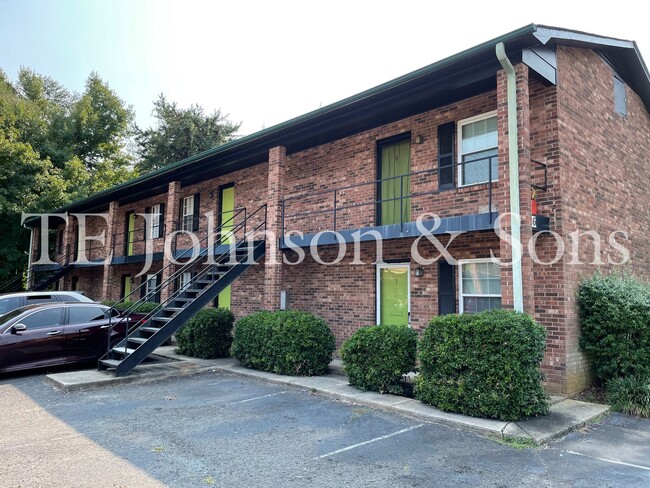 Building Photo - COMFORT, CONVENIENCE AND AFFORDABILITY! Ju...