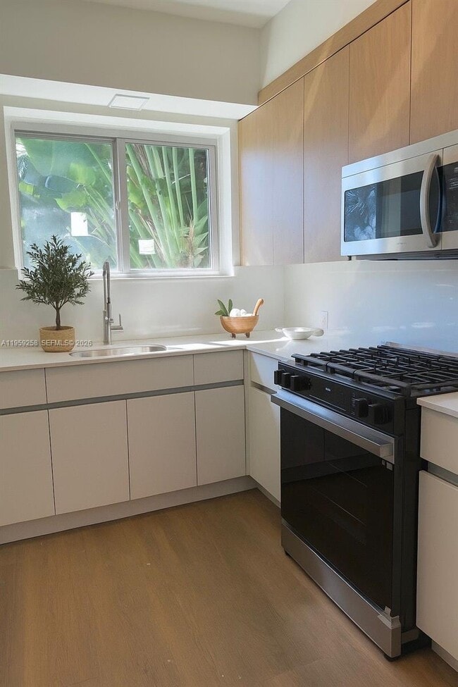 Building Photo - 1535 West Ave