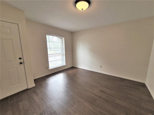 Building Photo - 955 Seagate Ln