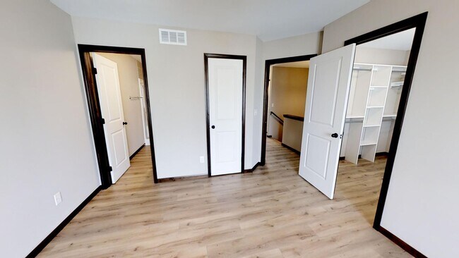 Building Photo - Fawn Grove