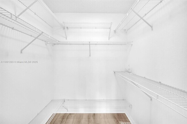Building Photo - 16411 Sapphire Bend