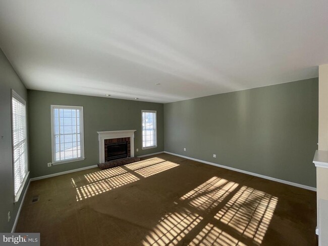 Building Photo - 21330 Meadow Field Ct
