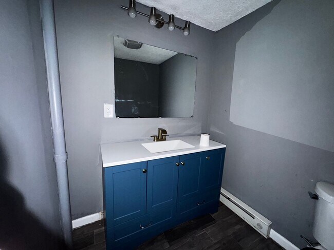 Building Photo - 2 Bedroom, 1st Floor Apartment
