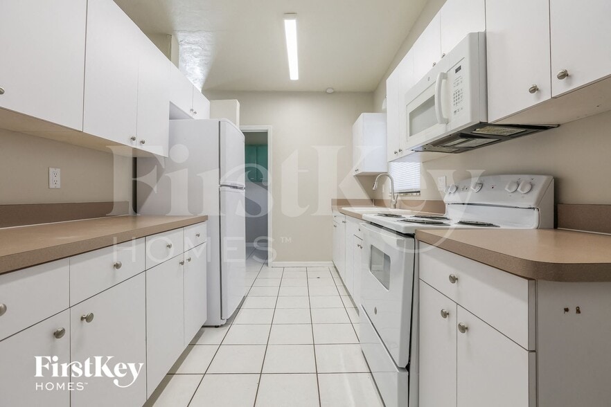 Building Photo - 21435 Gibralter Dr