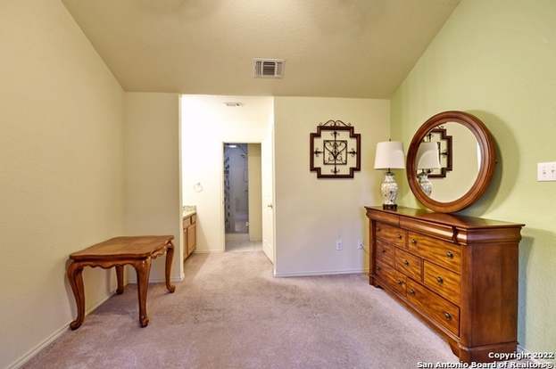 Building Photo - 3202 Eisenhauer Rd