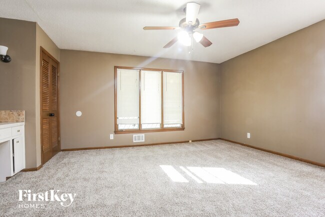 Building Photo - 1301 SW Morningside Dr