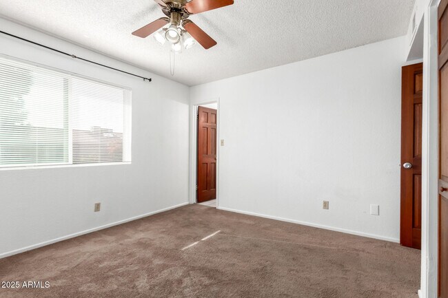 Building Photo - 1341 W Shannon St