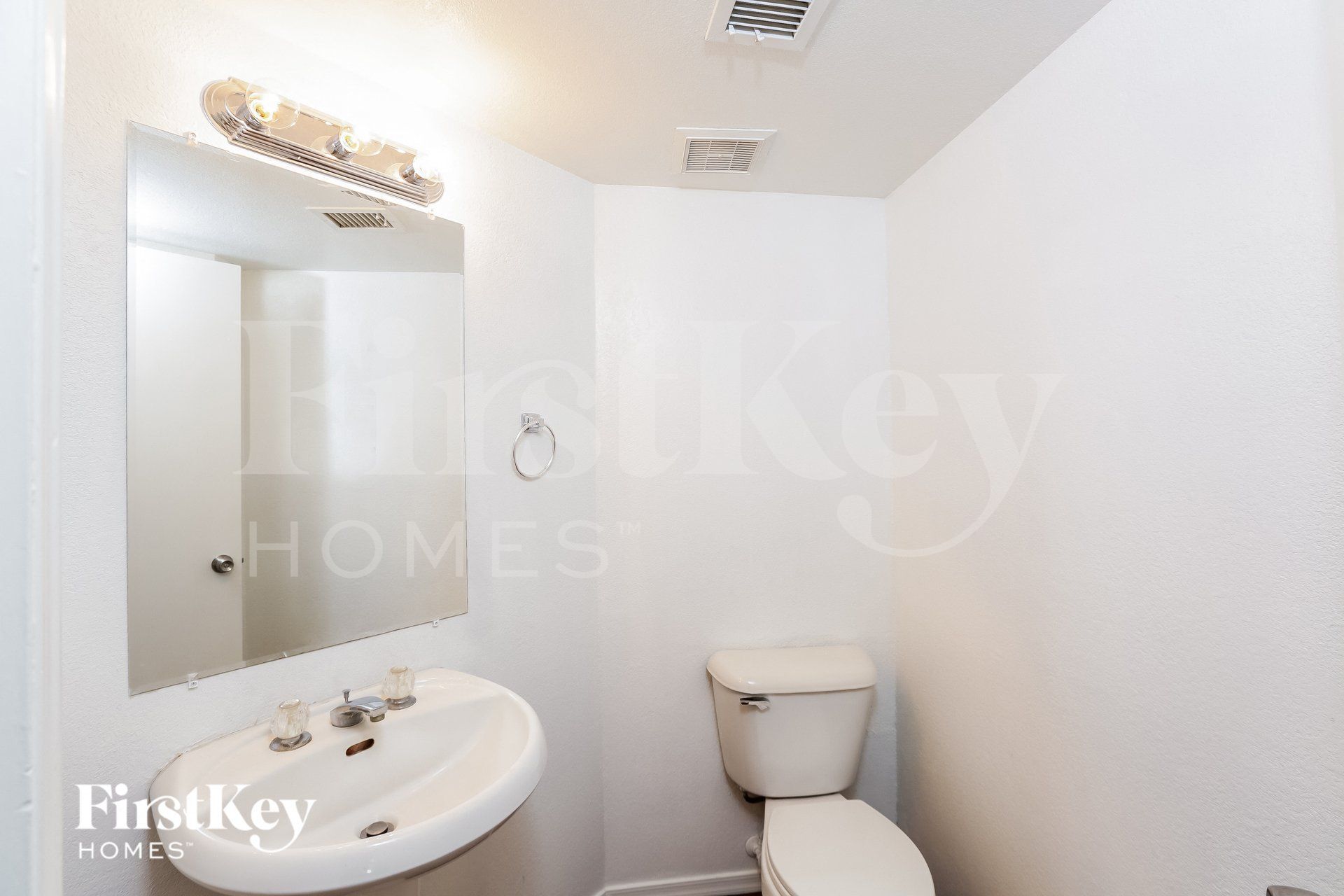 Building Photo - 8123 W Shangri La Rd