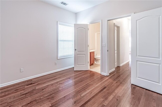 Building Photo - 2849 Suttonwood Way NE