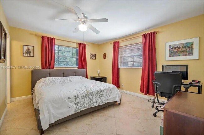 Building Photo - 660 Tennis Club Dr