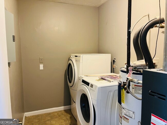 Building Photo - 142 Summerwood Dr