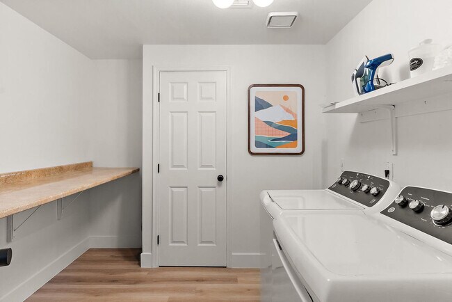 Building Photo - 7157 W Windrose Dr