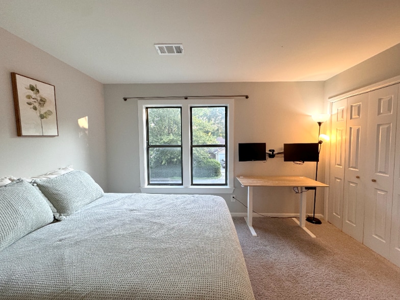 Building Photo - 1141 Berkley Dr SE