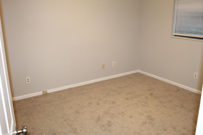 Building Photo - 1007 Windsong Cir