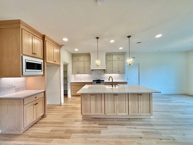 Building Photo - Gorgeous Ridgefield Home