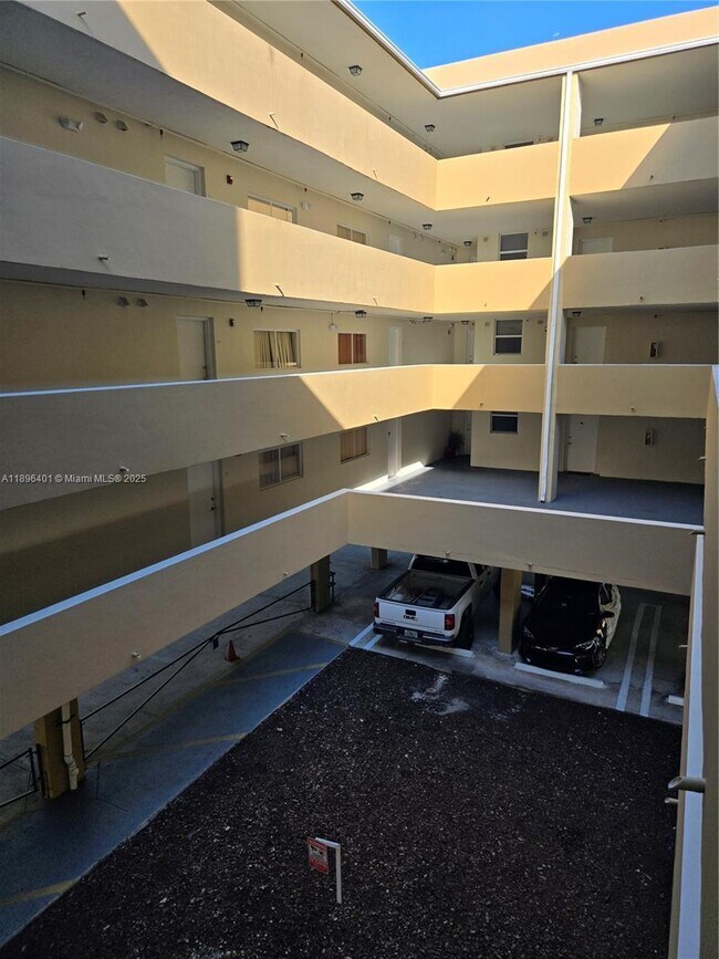 Building Photo - 2647 NW 25th Ave