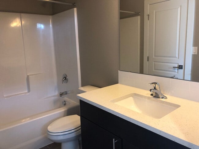 Building Photo - 2 Bedroom in NE Bend