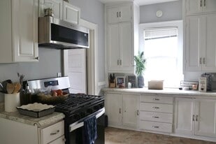 Building Photo - 1401 5th St NE