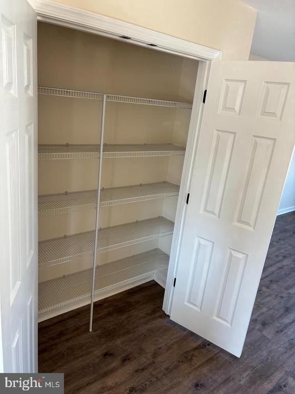 Building Photo - 2318 Drake Ln