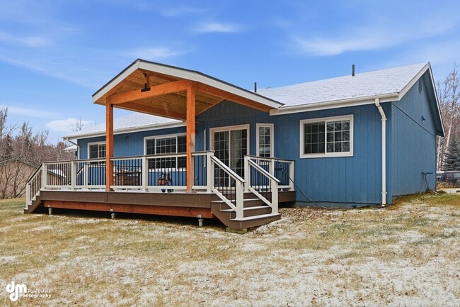 Building Photo - 3 BEDROOM | 2 BATHROOM | 2 CAR GARAGE