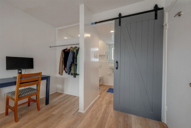 Building Photo - 12042 Mighty Oak Dr