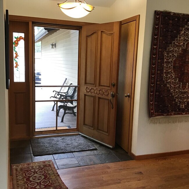 Building Photo - SEASONAL FURNISHED SHORT TERM RENTAL Offer...