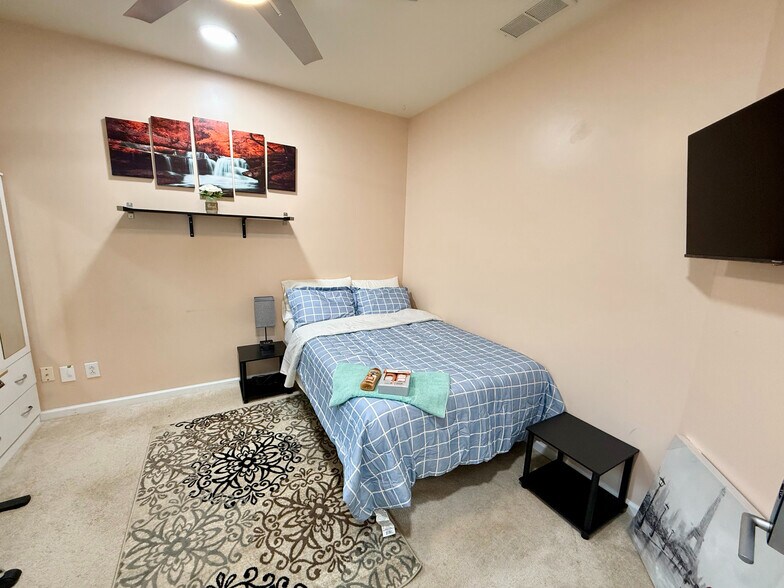 Building Photo - Room in Single Family Home on Arbor Vista Dr