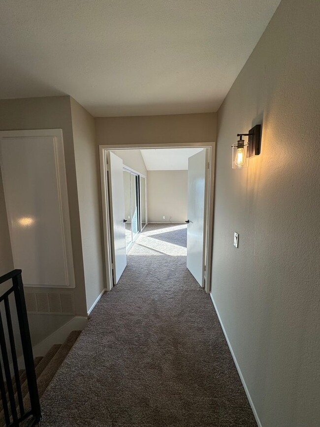 Building Photo - Condo for rent in Oxnard Near Cabrillo Park