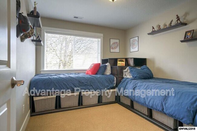 Building Photo - 3525 SE Shoreline Dr