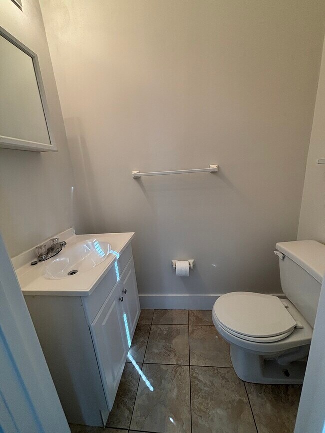 Building Photo - 2 Bedroom, 1.5 Baths Charming Bungalow located near Plaza Midwood