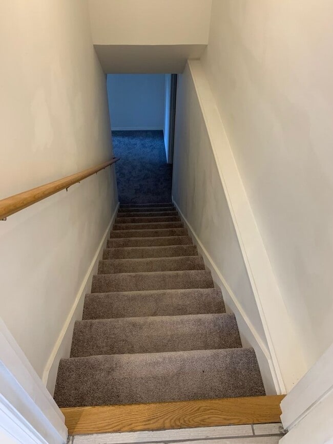 Building Photo - Beautiful and spacious 3 bed + office area...