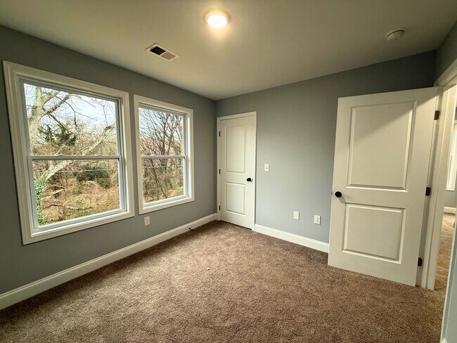 Building Photo - 28 11th St