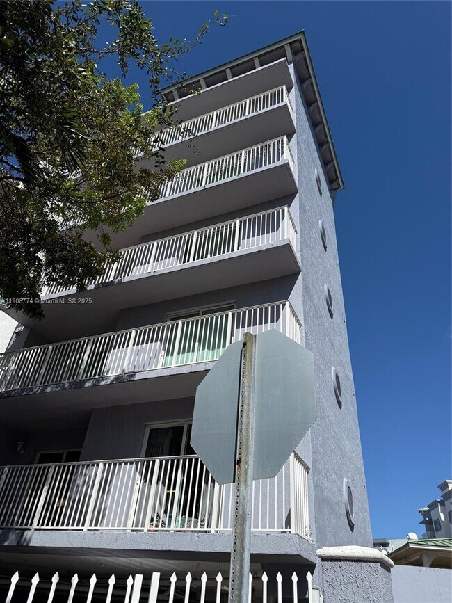 Building Photo - 2415 NW 16th St Rd