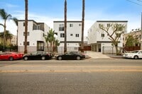 Building Photo - 443 Heliotrope Dr