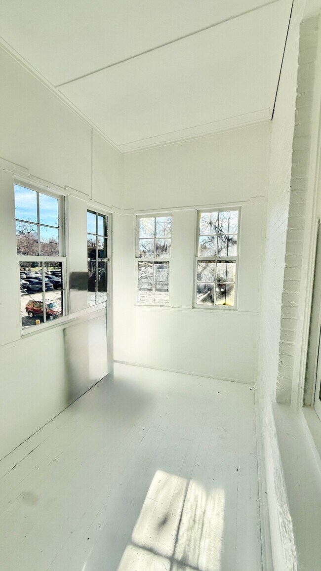 IMG_7984 - 1458 N Gaylord St