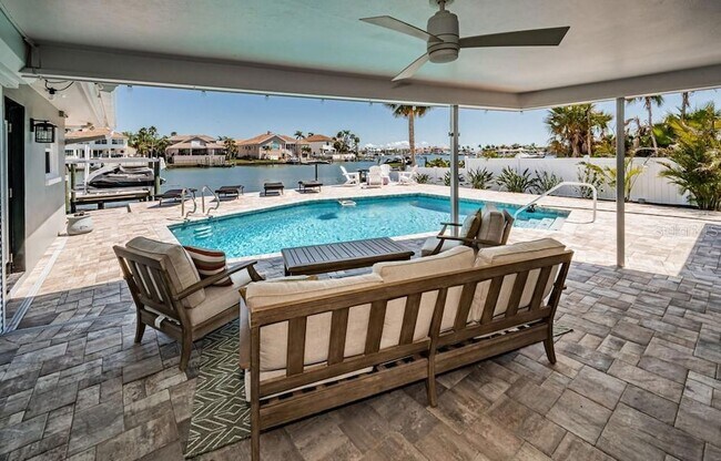 Building Photo - 2180 Dolphin Blvd S