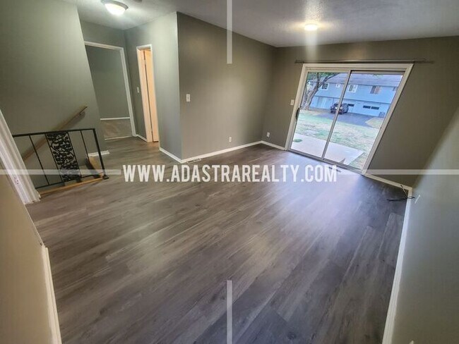 Building Photo - Very Nice Overland Park Duplex-Available in APRIL!!