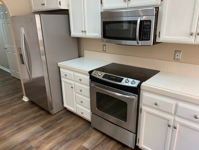 Building Photo - 203 Legacy Ln