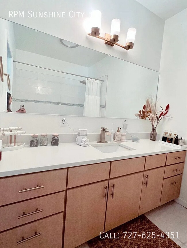 Building Photo - 808 24th Ave N