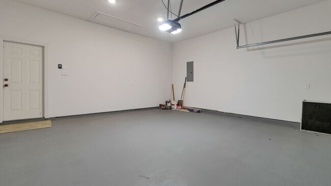 Building Photo - 14918 Plantation Oak Dr